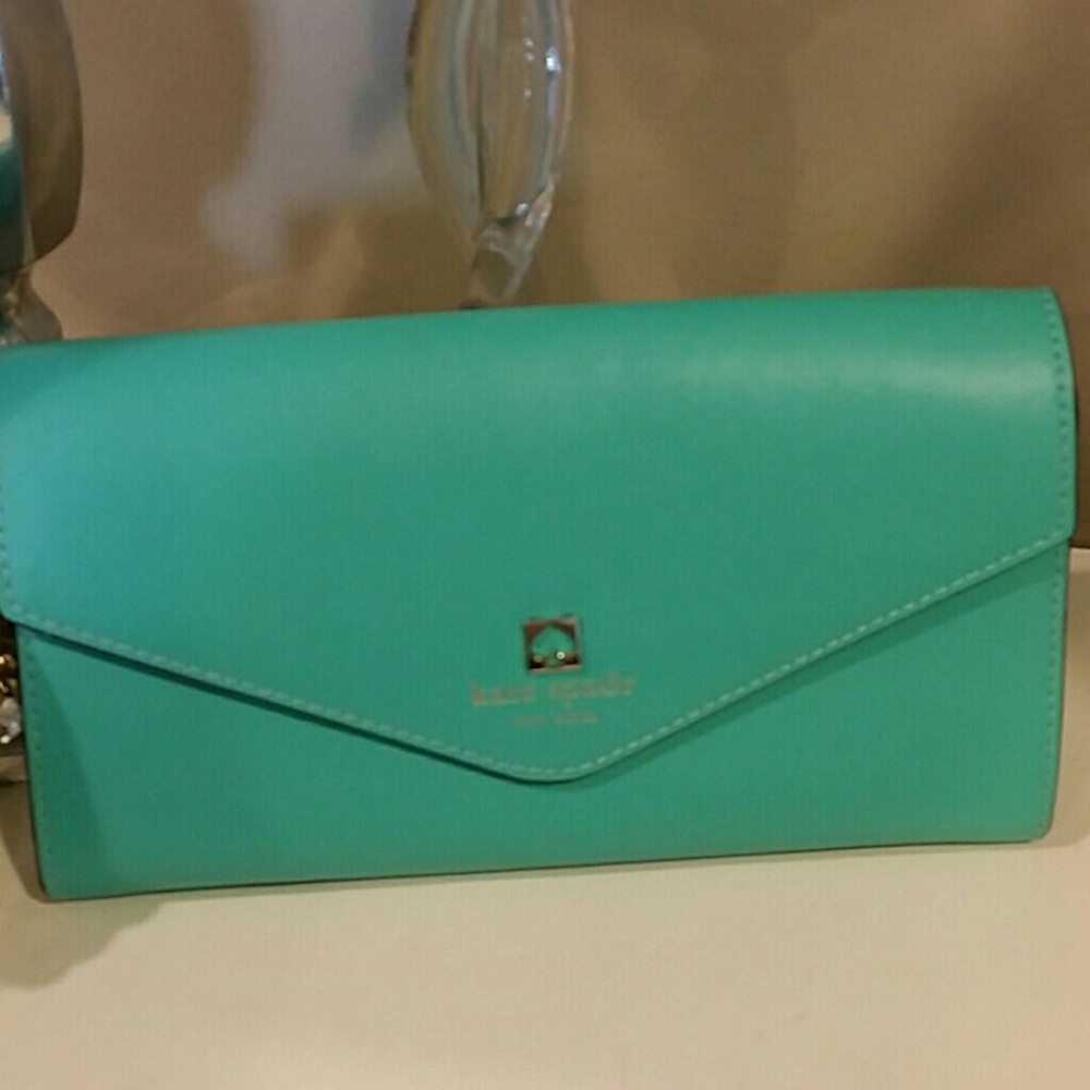 Authentic kate spade Wallet New with tag